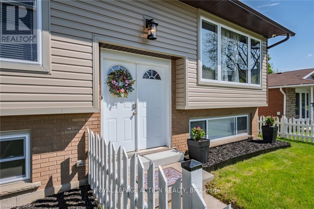 26 Centennial Drive, Brantford, Ontario  N3R 5X7 - Photo 5 - X13162008