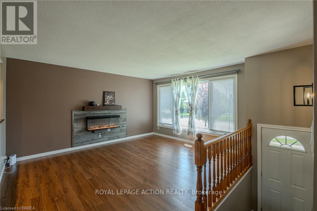 26 Centennial Drive, Brantford, Ontario  N3R 5X7 - Photo 8 - X13162008