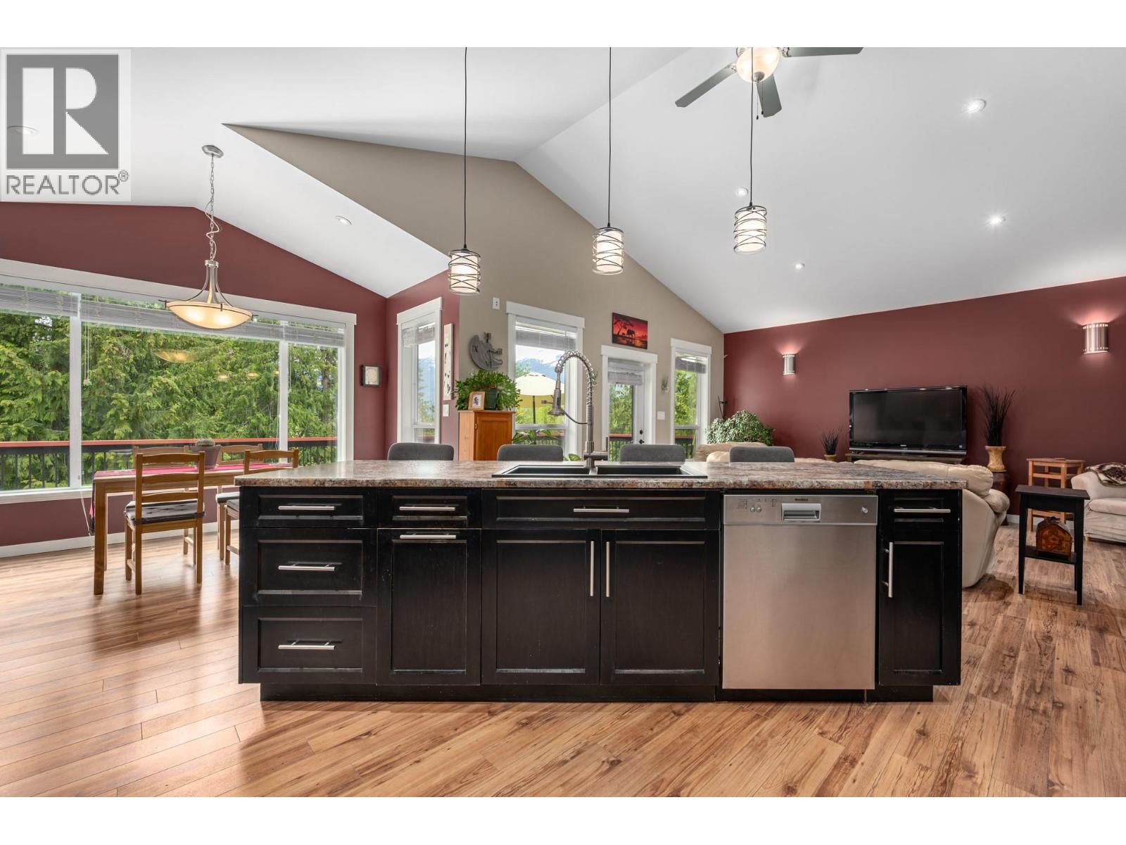 787 Crescent Bay Road, Nakusp, British Columbia V0G 1R1 - Photo 11 - 10387999