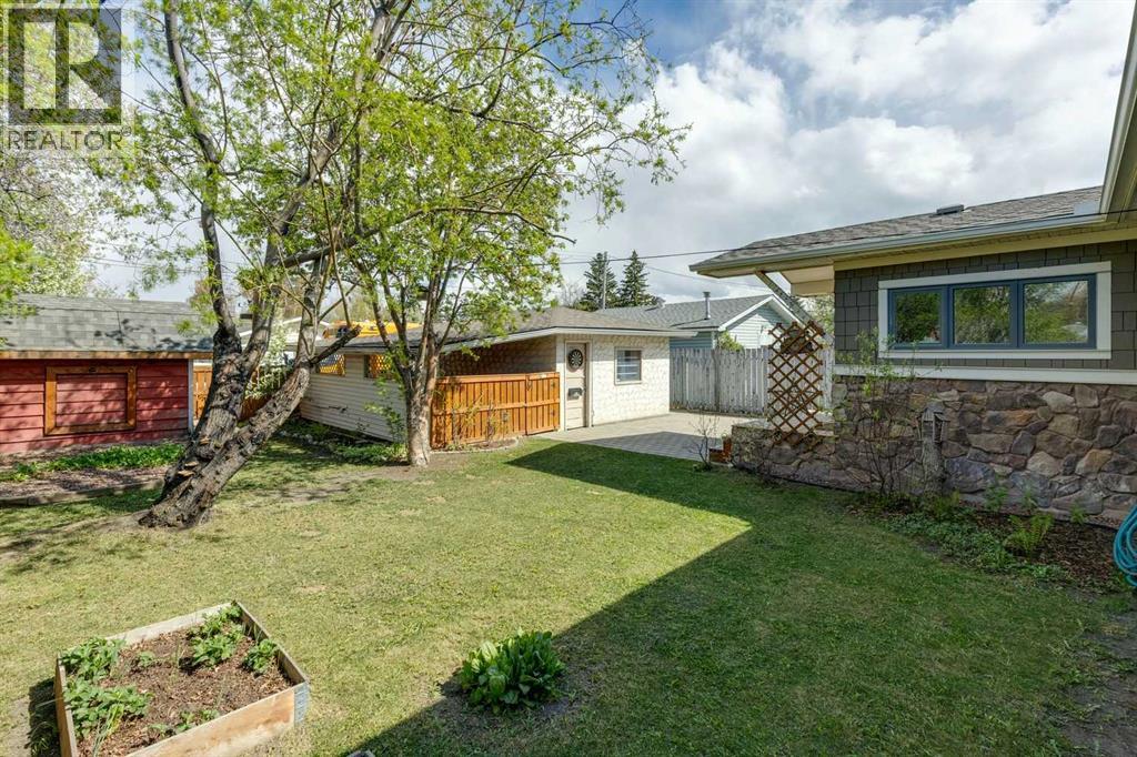 3912 77 Street NW, Calgary, Alberta  T3B 2N5 - Photo 6 - A2313020