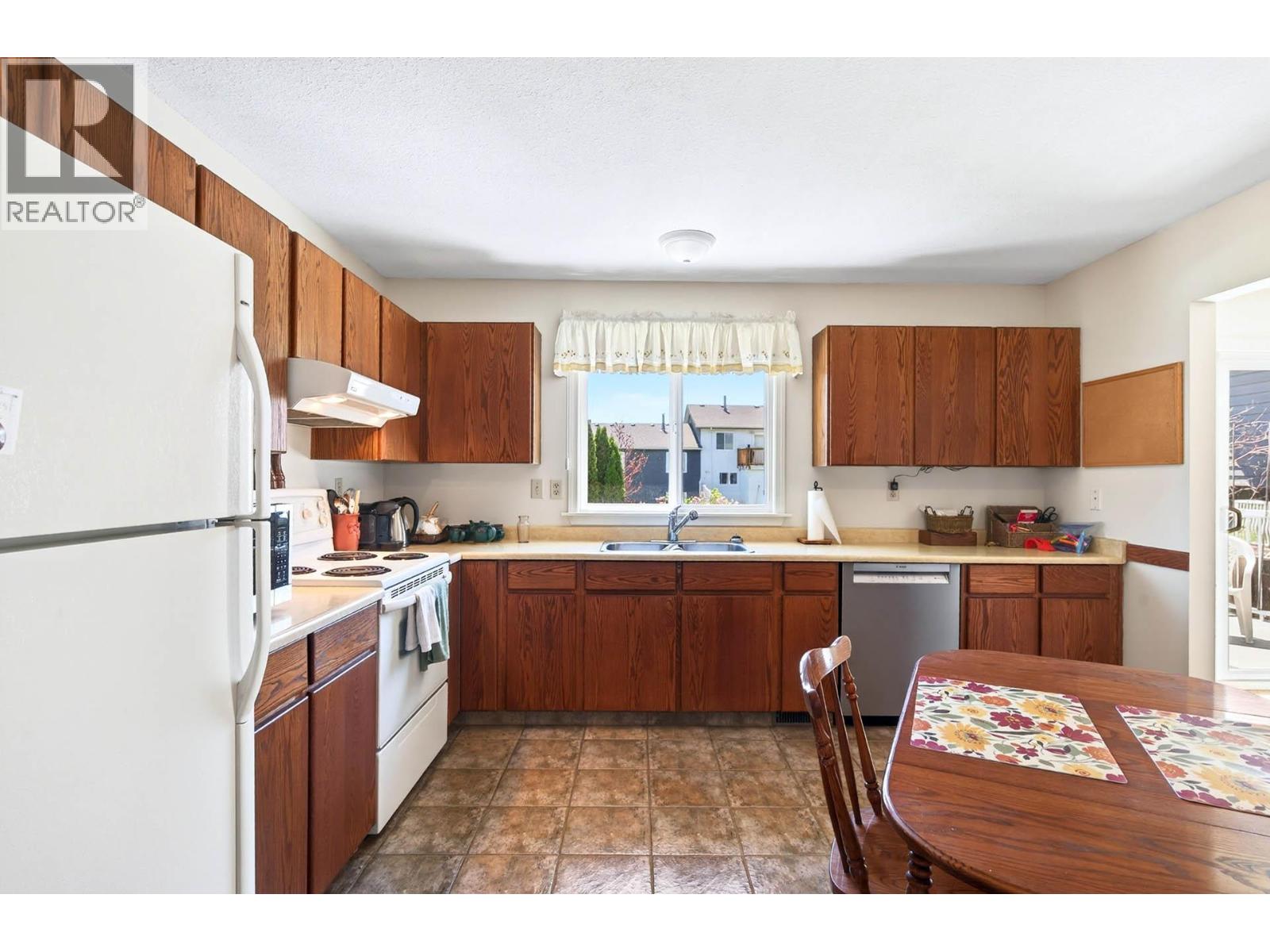 333 Robson Drive, Kamloops, British Columbia  V2E 1W2 - Photo 5 - 10386890