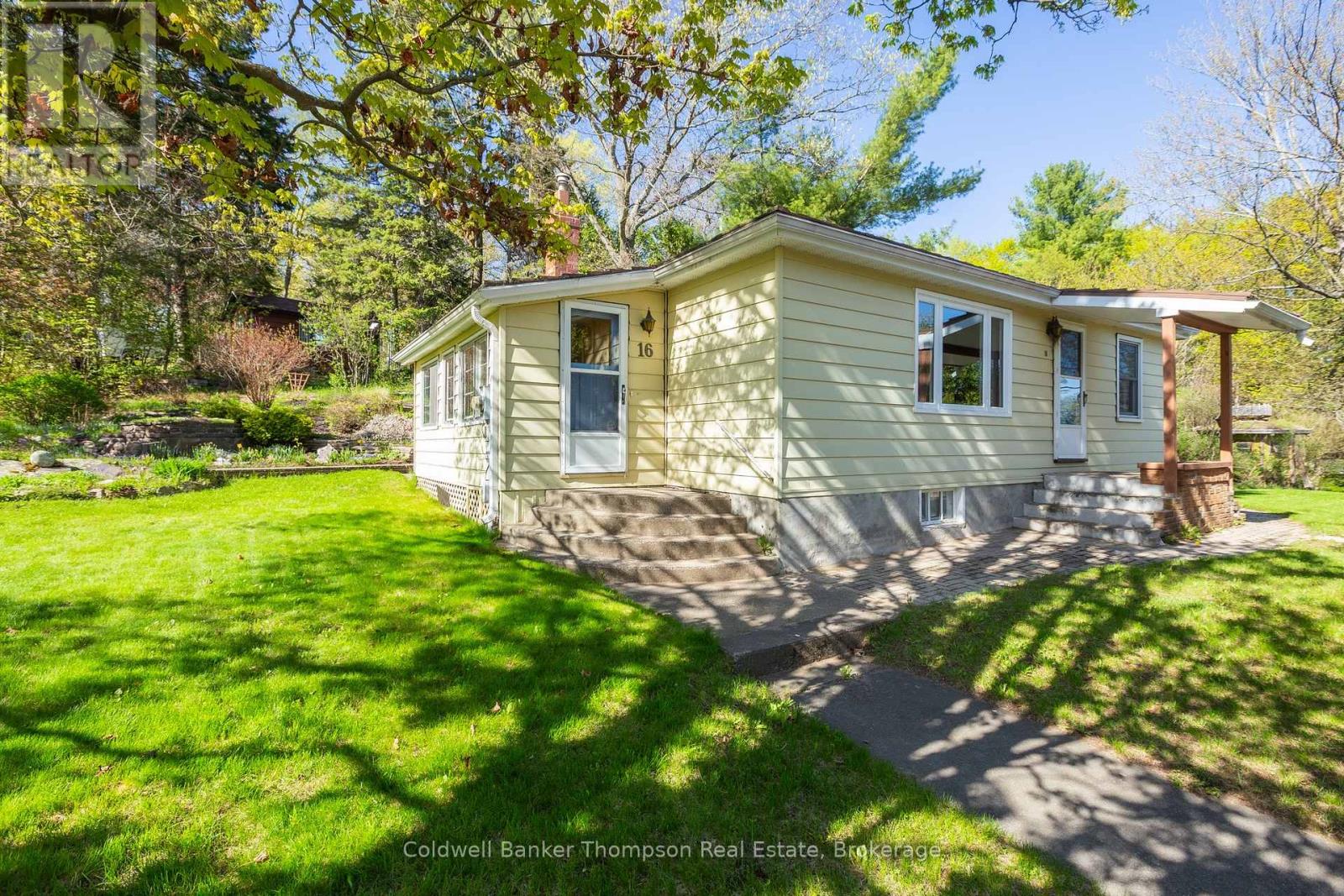 16 WEST ROAD, Huntsville, Ontario