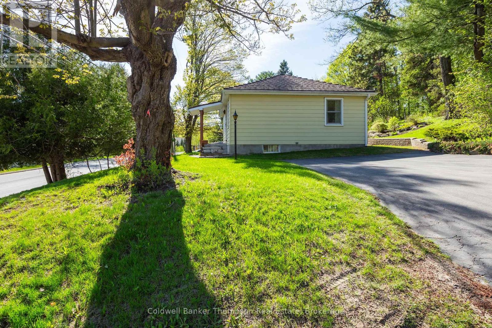 16 West Road, Huntsville, Ontario  P1H 1L2 - Photo 3 - X13162236
