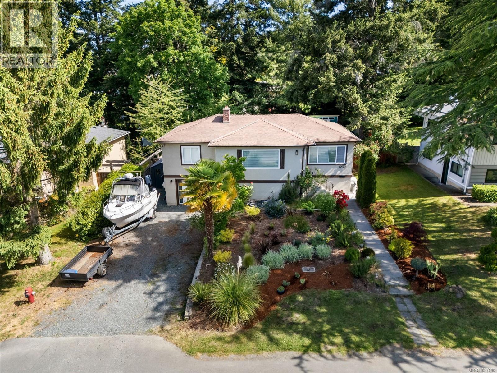 1232 Pearce Cres, Saanich, British Columbia  V8X 3S9 - Photo 3 - 1037690