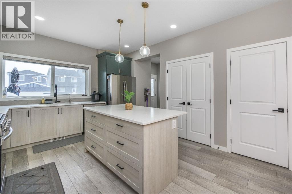 2049 Cobblespring Avenue SW, Airdrie, Alberta  T4B 5M1 - Photo 3 - A2291494