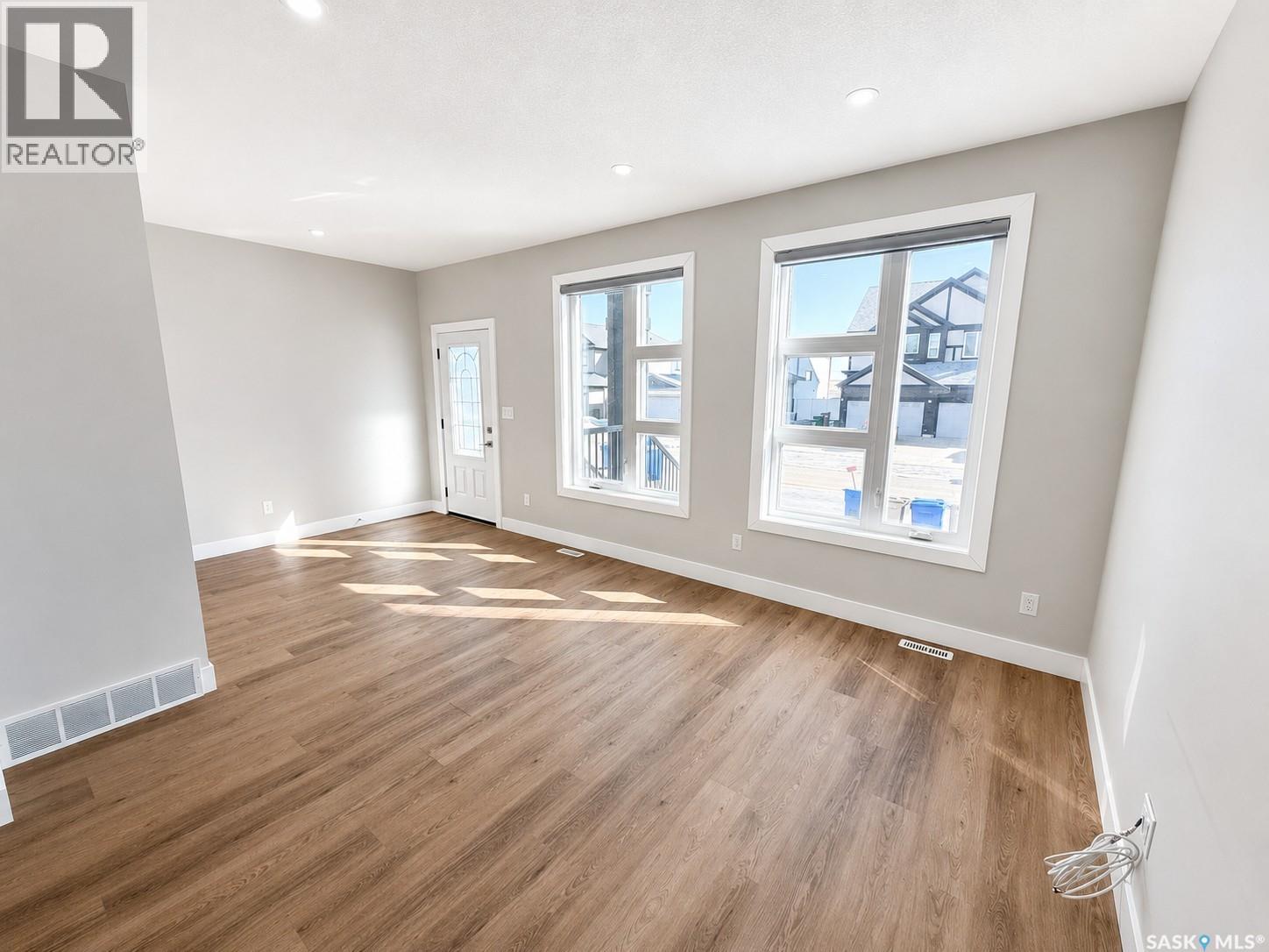 3326 Green Turtle Road, Regina, Saskatchewan S4V 3N6 - Photo 3 - SK031619