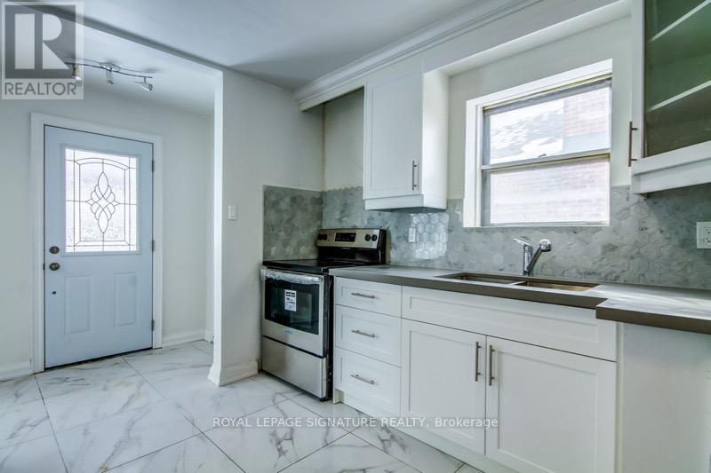 88 Westview Boulevard, Toronto, Ontario  M4B 3J1 - Photo 10 - E13162334