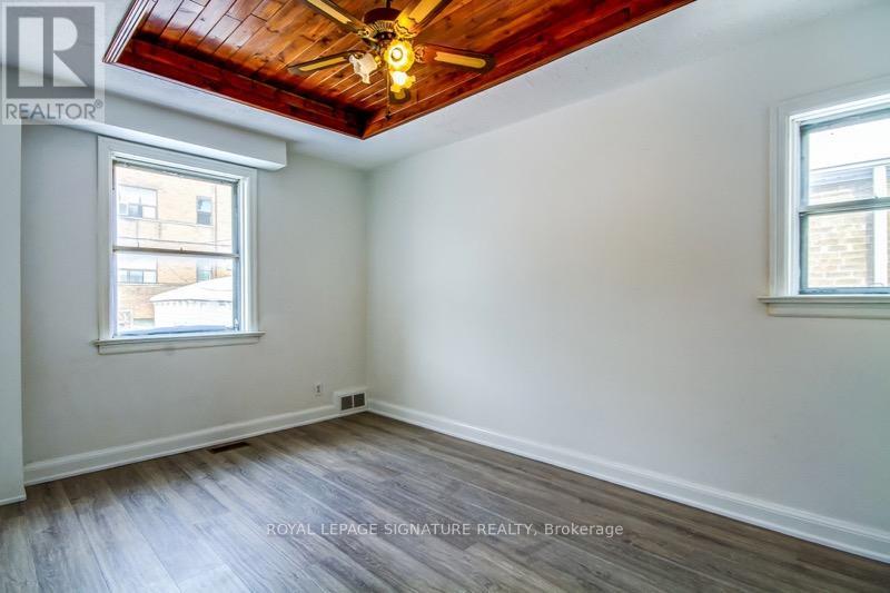 88 Westview Boulevard, Toronto, Ontario  M4B 3J1 - Photo 11 - E13162334