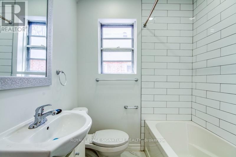 88 Westview Boulevard, Toronto, Ontario  M4B 3J1 - Photo 13 - E13162334