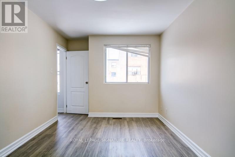 88 Westview Boulevard, Toronto, Ontario  M4B 3J1 - Photo 15 - E13162334