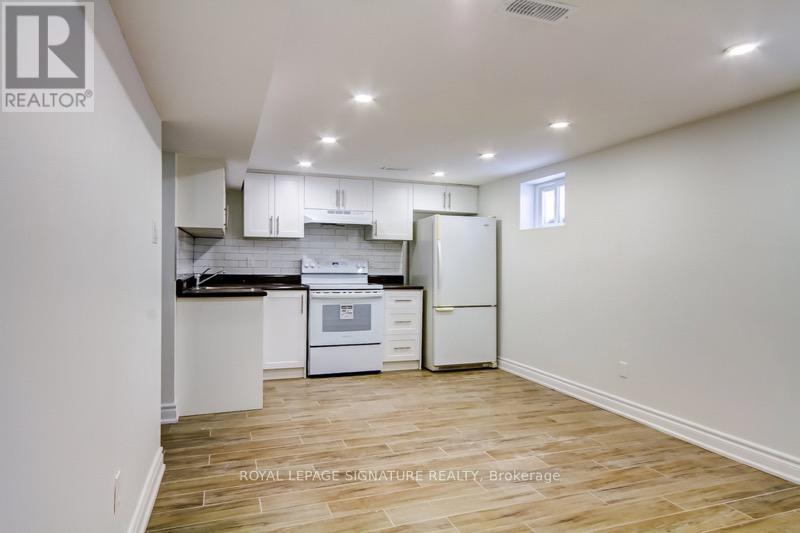 88 Westview Boulevard, Toronto, Ontario  M4B 3J1 - Photo 21 - E13162334