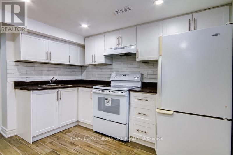 88 Westview Boulevard, Toronto, Ontario  M4B 3J1 - Photo 24 - E13162334