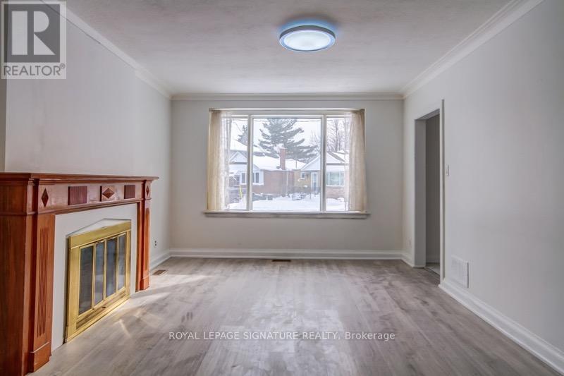 88 Westview Boulevard, Toronto, Ontario  M4B 3J1 - Photo 4 - E13162334