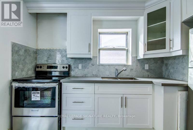 88 Westview Boulevard, Toronto, Ontario  M4B 3J1 - Photo 9 - E13162334