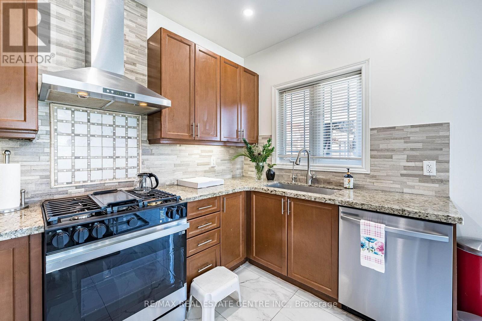 1 Arfield Avenue, Ajax, Ontario  L1Z 0E9 - Photo 13 - E13162354