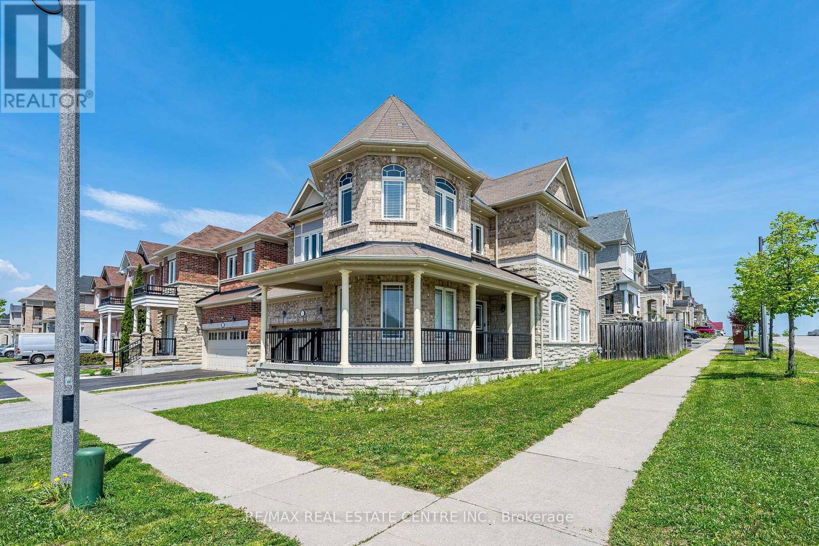 1 Arfield Avenue, Ajax, Ontario  L1Z 0E9 - Photo 3 - E13162354