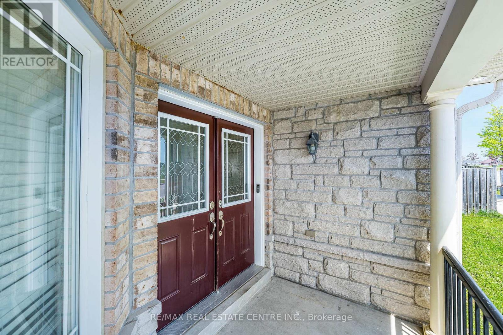 1 Arfield Avenue, Ajax, Ontario  L1Z 0E9 - Photo 4 - E13162354