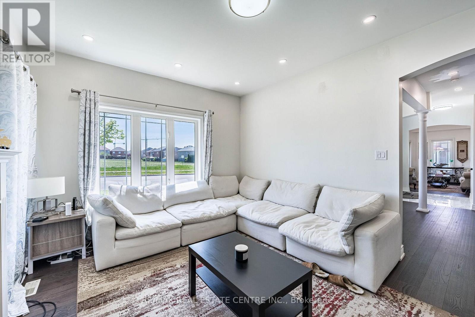 1 Arfield Avenue, Ajax, Ontario  L1Z 0E9 - Photo 9 - E13162354