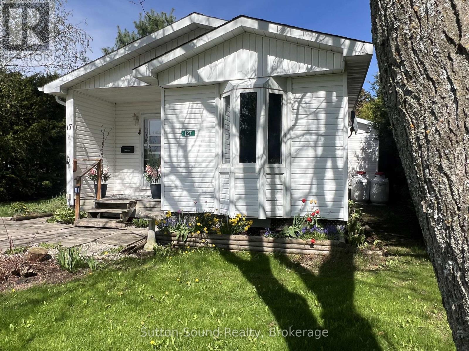 127 Harvey Street, Georgian Bluffs, Ontario  N0H 2N0 - Photo 23 - X12952672