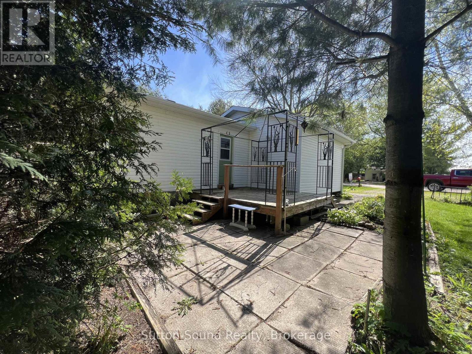 127 Harvey Street, Georgian Bluffs, Ontario  N0H 2N0 - Photo 5 - X12952672