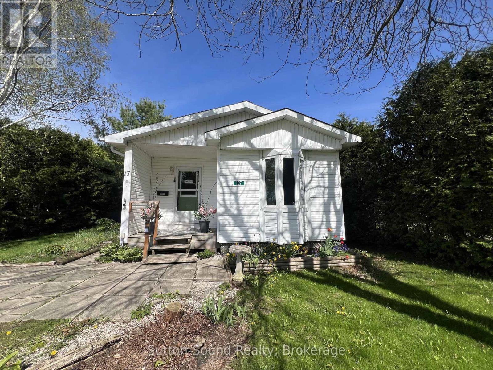 127 Harvey Street, Georgian Bluffs, Ontario  N0H 2N0 - Photo 2 - X12952672