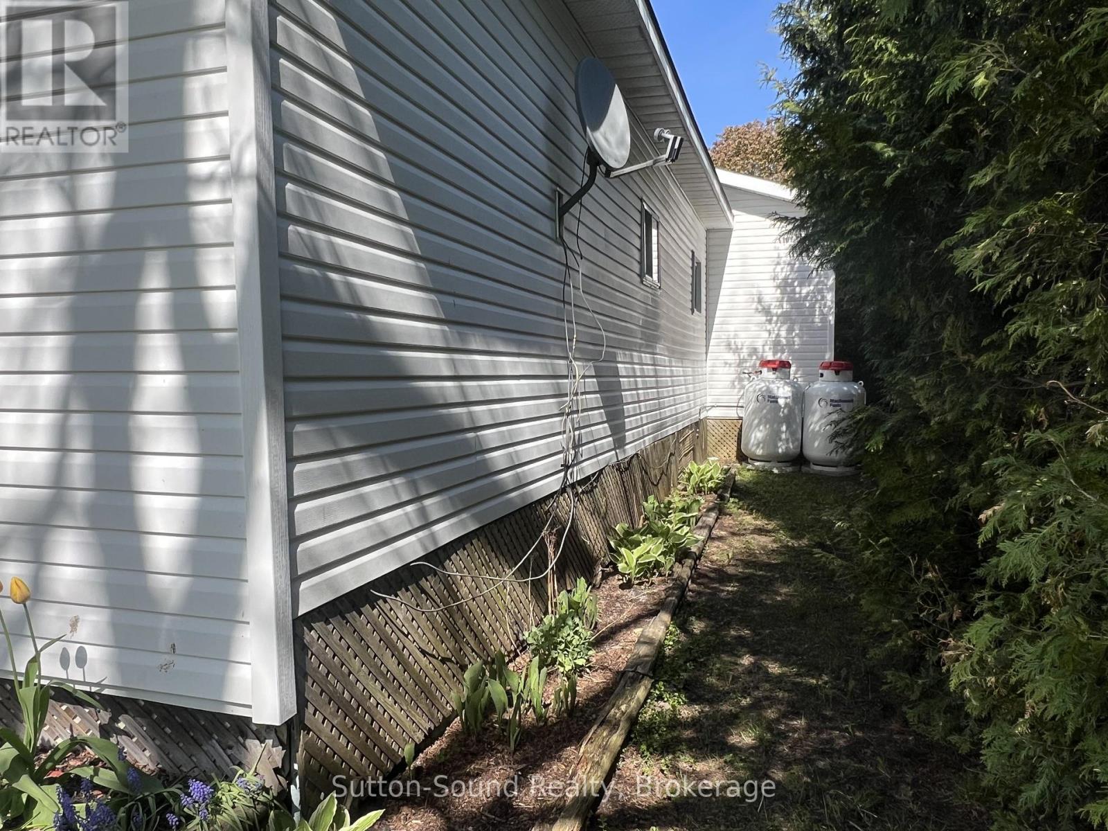 127 Harvey Street, Georgian Bluffs, Ontario  N0H 2N0 - Photo 25 - X12952672