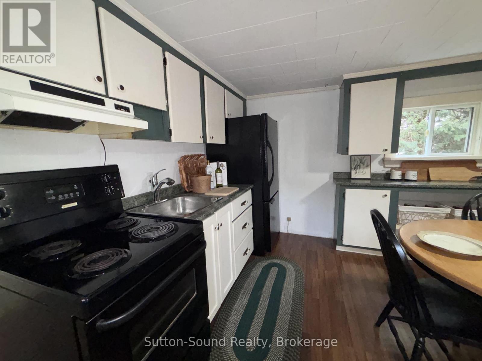 127 Harvey Street, Georgian Bluffs, Ontario  N0H 2N0 - Photo 10 - X12952672