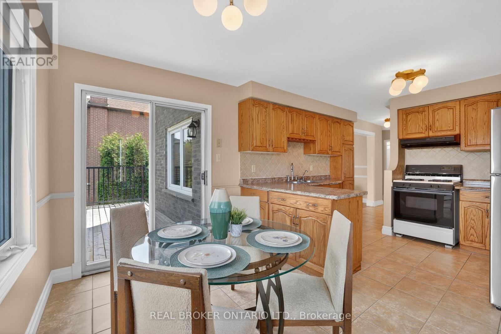 208 Stegman Road, East Gwillimbury, Ontario  L9N 1B6 - Photo 6 - N13162096