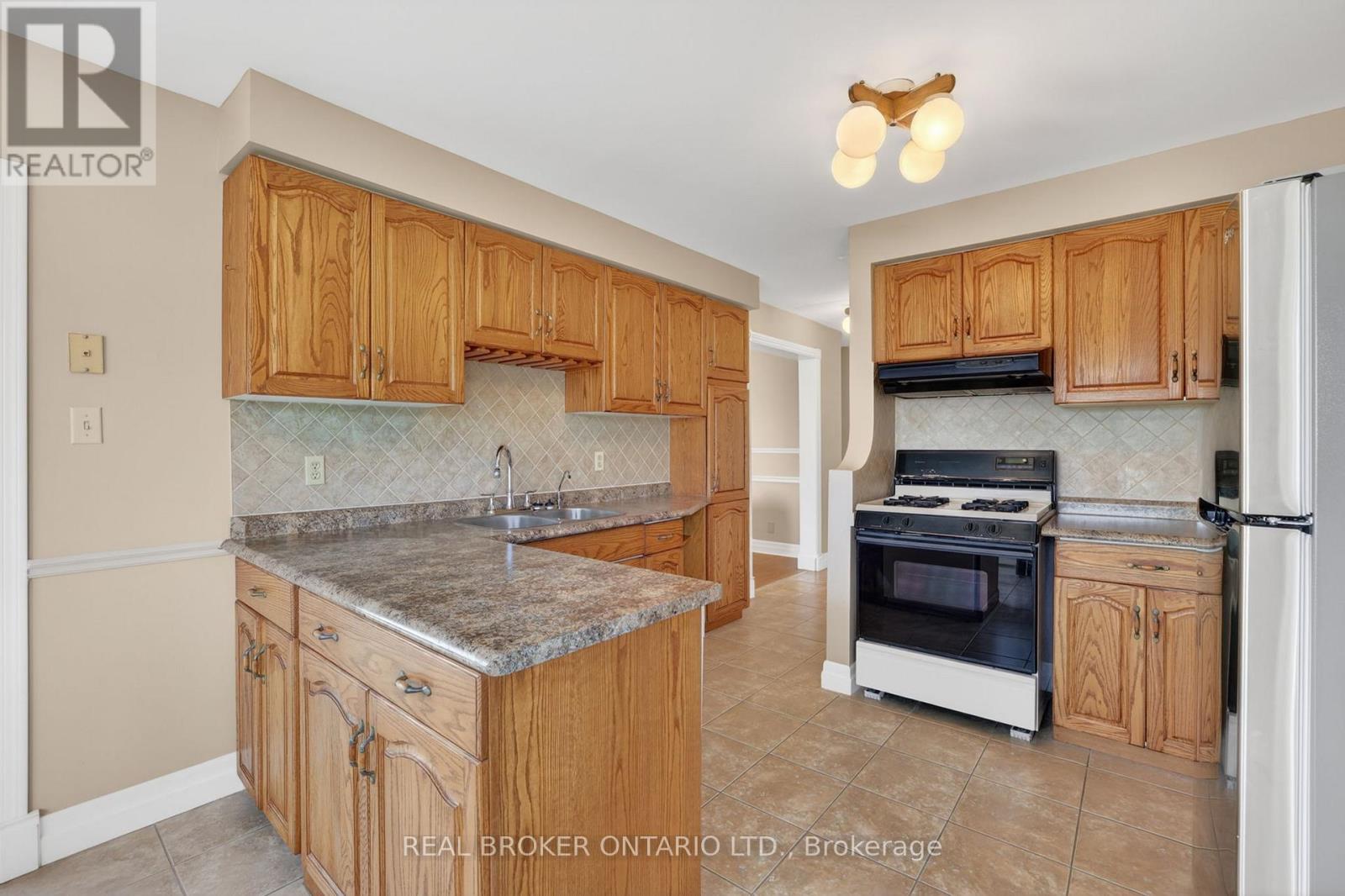 208 Stegman Road, East Gwillimbury, Ontario  L9N 1B6 - Photo 8 - N13162096