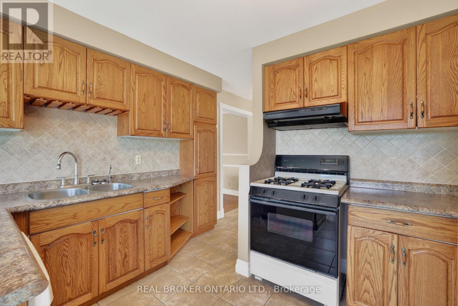 208 Stegman Road, East Gwillimbury, Ontario  L9N 1B6 - Photo 9 - N13162096