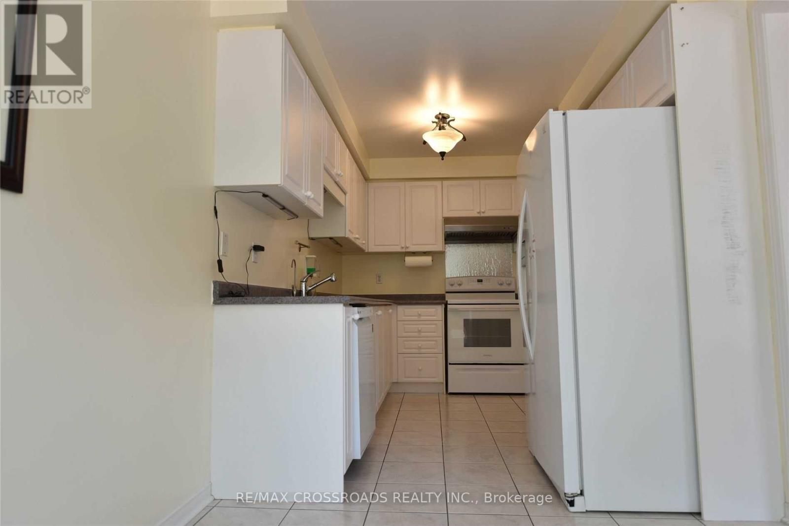 33 Holmwood Street, Richmond Hill, Ontario  L4B 4K5 - Photo 3 - N13162164