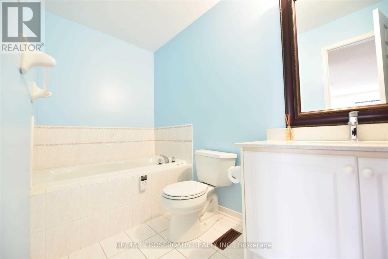 33 Holmwood Street, Richmond Hill, Ontario  L4B 4K5 - Photo 8 - N13162164