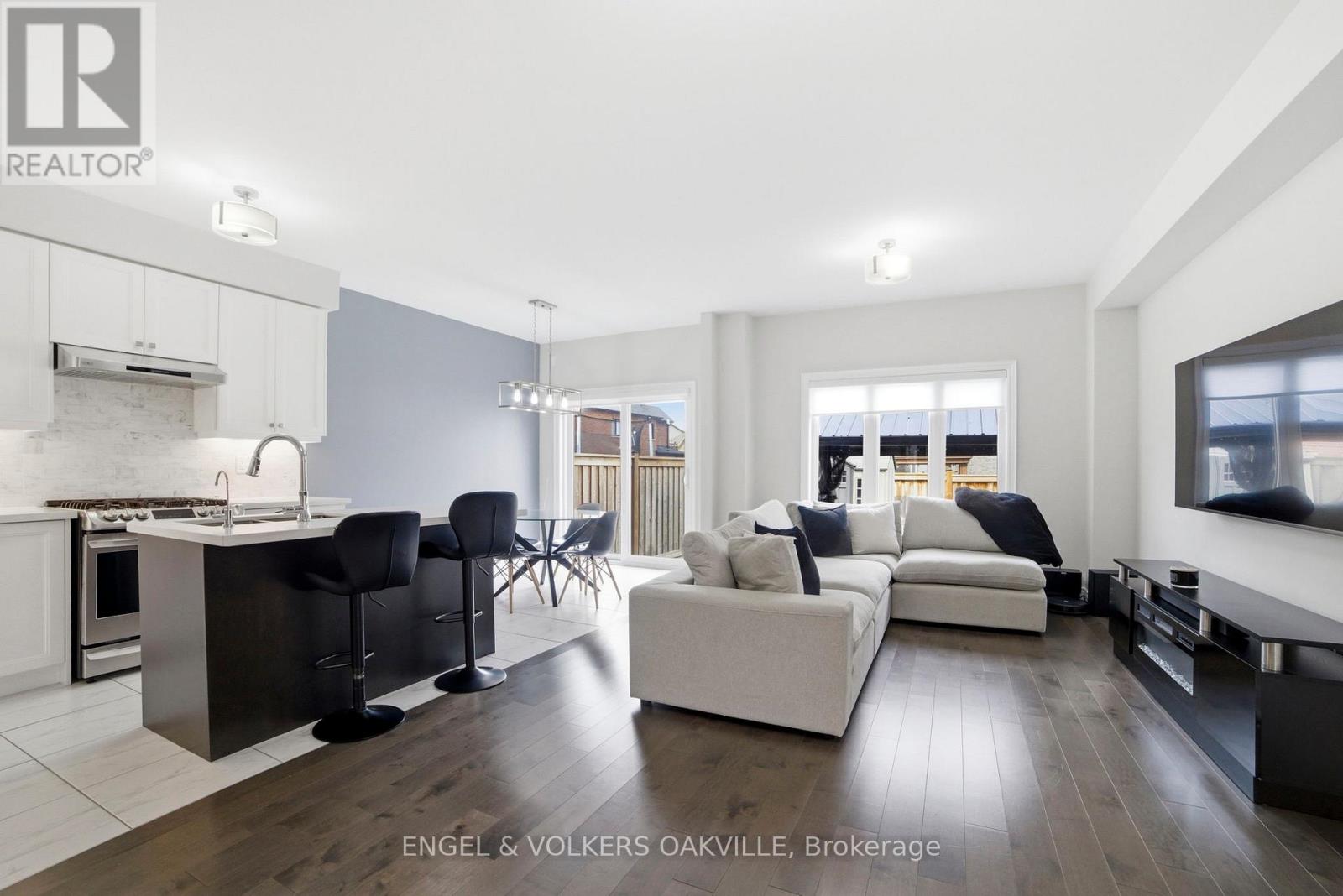 183 Sutherland Avenue, Bradford West Gwillimbury (Bradford), Ontario  L3Z 4H6 - Photo 5 - N13162220