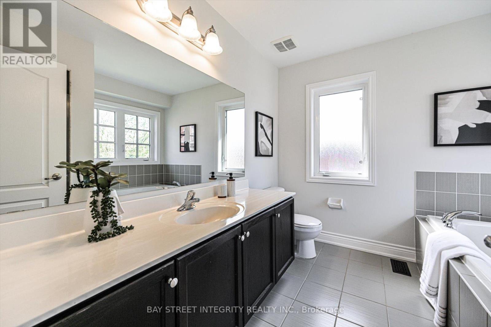 16 Coventry Court, Richmond Hill, Ontario  L4C 0X1 - Photo 20 - N13162374