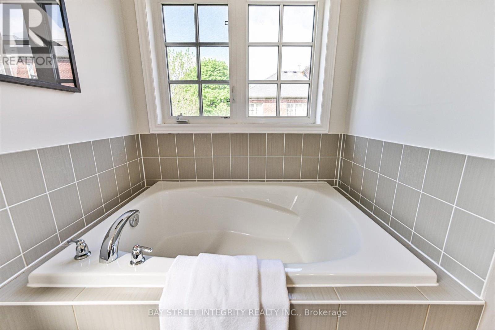 16 Coventry Court, Richmond Hill, Ontario  L4C 0X1 - Photo 21 - N13162374