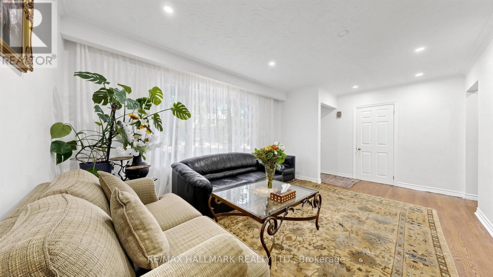 46 Collins Crescent, Aurora, Ontario  L4G 2W2 - Photo 6 - N13162392