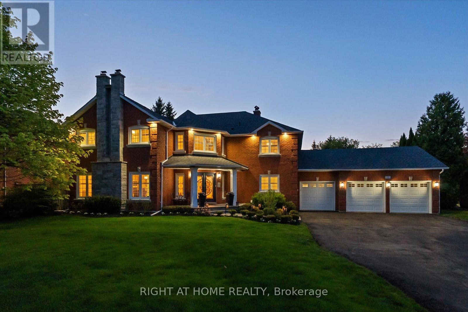 137 TREEGROVE CIRCLE, Aurora, Ontario