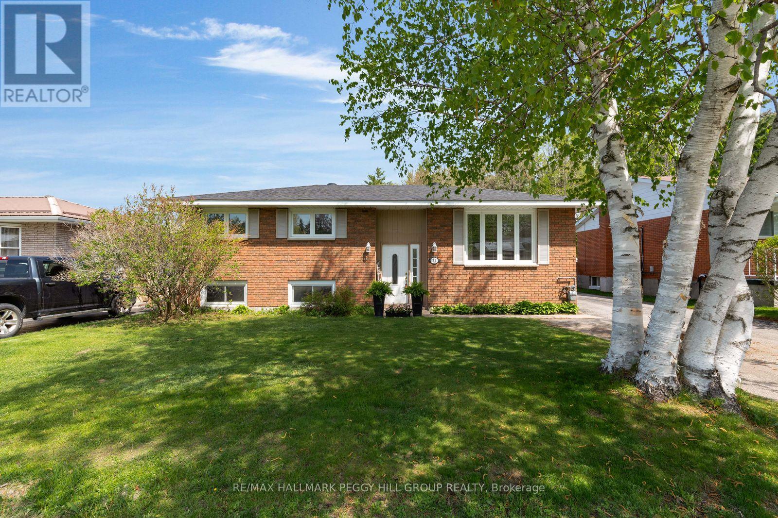 32 Kerr Drive, Penetanguishene, Ontario  L9M 1H6 - Photo 1 - S13162110