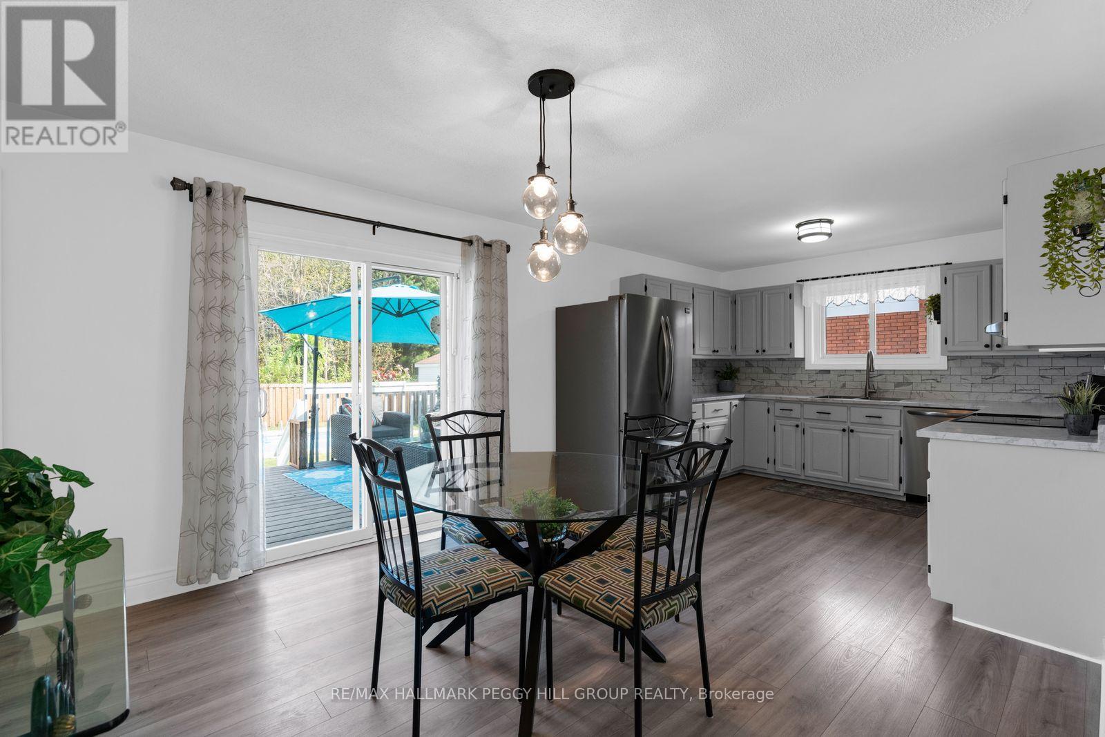 32 Kerr Drive, Penetanguishene, Ontario  L9M 1H6 - Photo 4 - S13162110