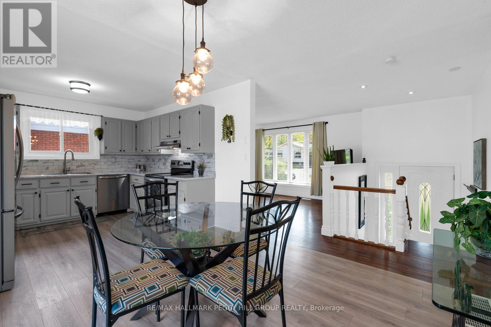 32 Kerr Drive, Penetanguishene, Ontario  L9M 1H6 - Photo 5 - S13162110