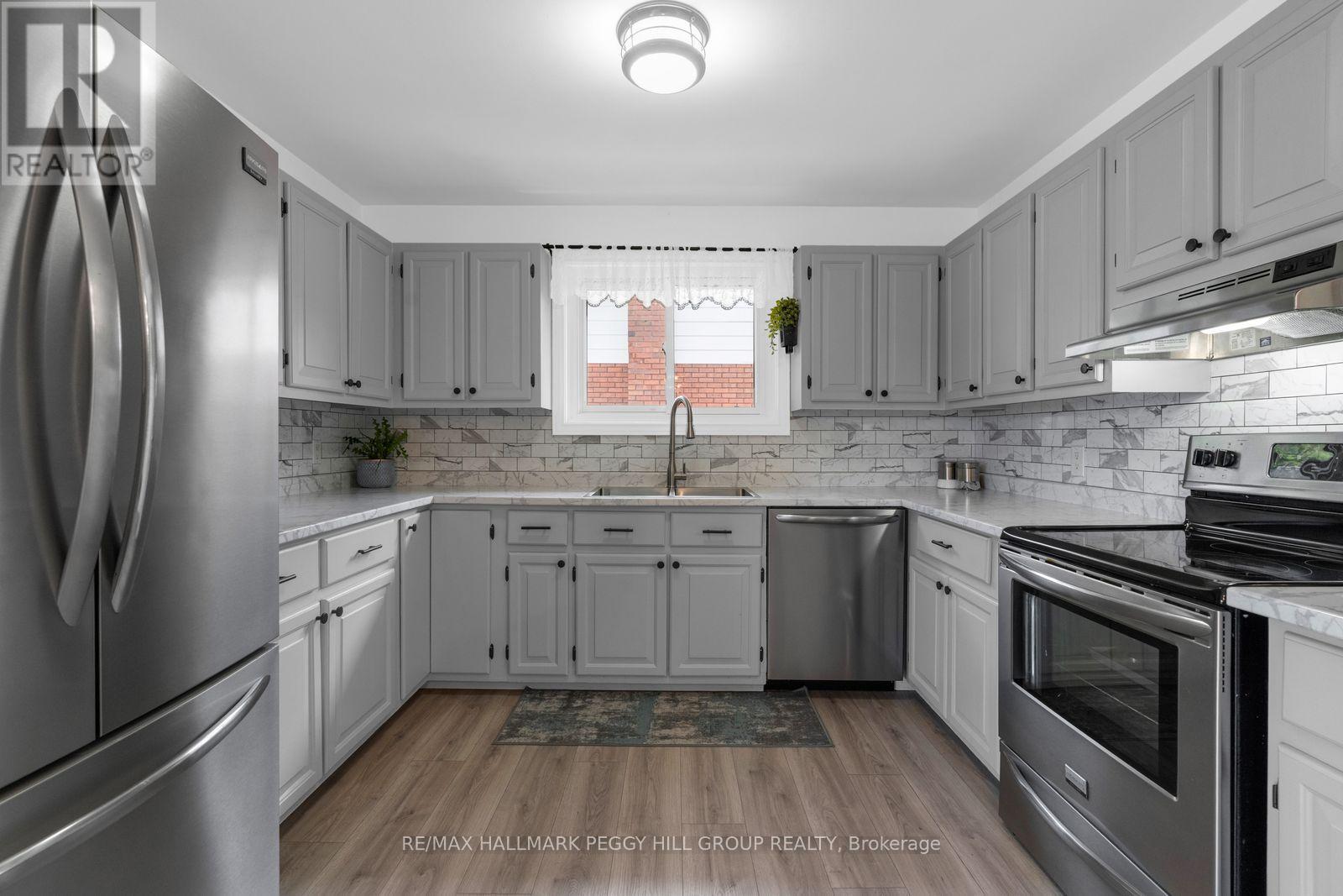 32 Kerr Drive, Penetanguishene, Ontario  L9M 1H6 - Photo 6 - S13162110