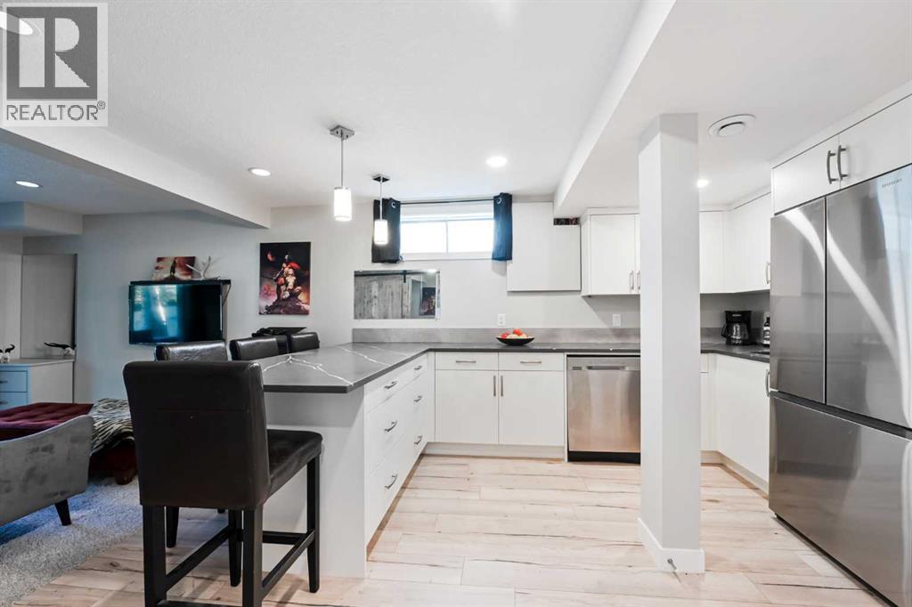 44 Coach Manor Rise SW, Calgary, Alberta  T3H 1C4 - Photo 20 - A2313362