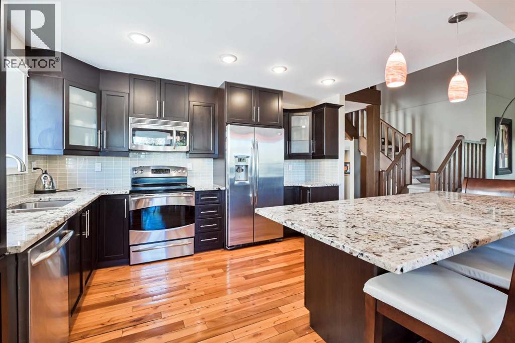 44 Coach Manor Rise SW, Calgary, Alberta  T3H 1C4 - Photo 4 - A2313362