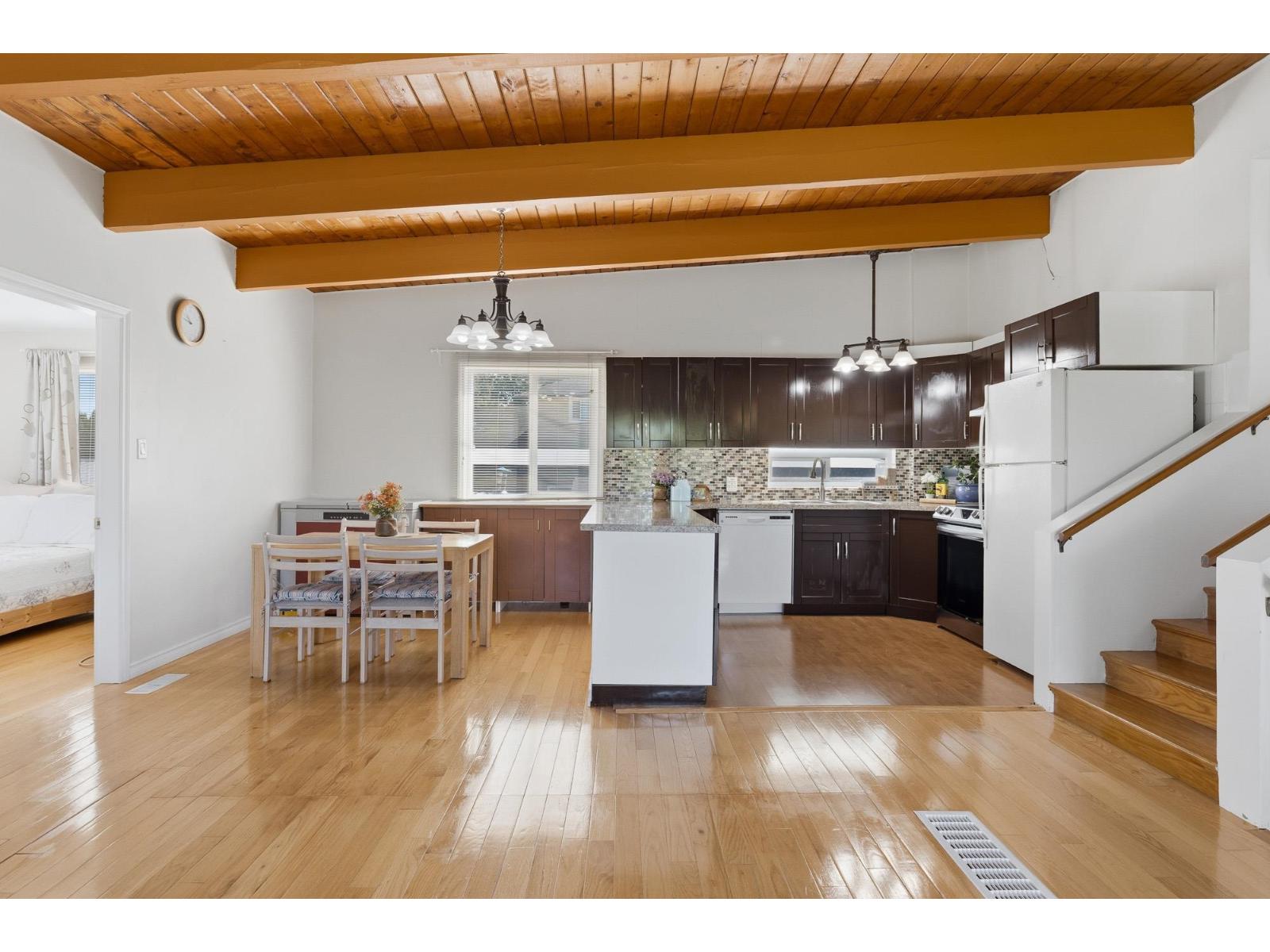 7495 Leary Crescent, Sardis West Vedder, Chilliwack, British Columbia  V2R 3H4 - Photo 2 - R3126698