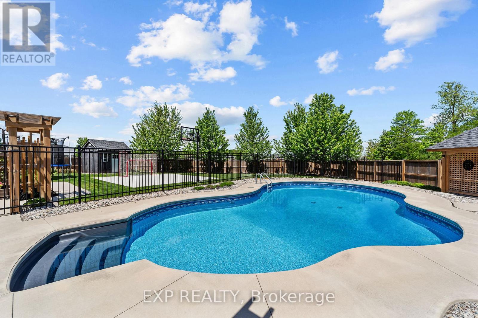 26 Carolina Crescent, St. Thomas, Ontario  N5R 0H2 - Photo 2 - X13162628