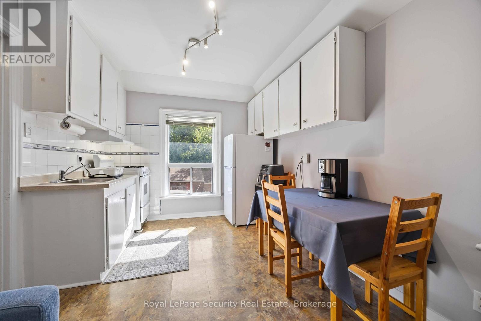 2nd Floor - 41 Prescott Avenue, Toronto, Ontario M6N 3G7 - Photo 10 - W13162138