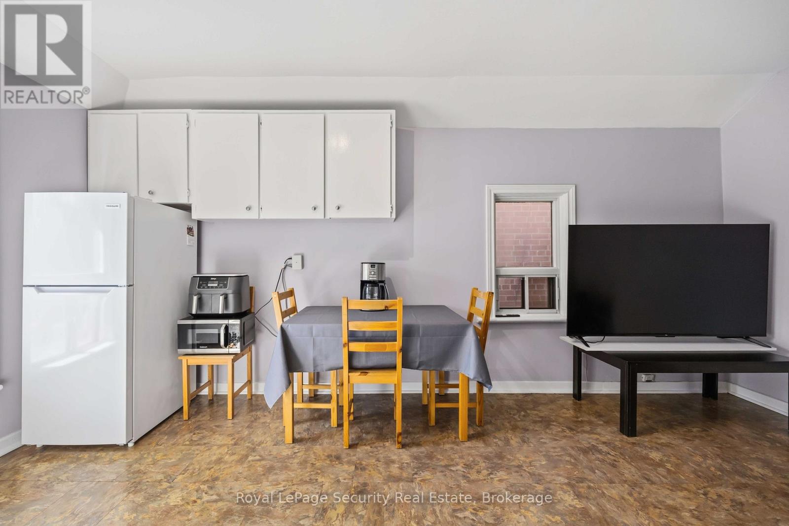 2nd Floor - 41 Prescott Avenue, Toronto, Ontario M6N 3G7 - Photo 11 - W13162138