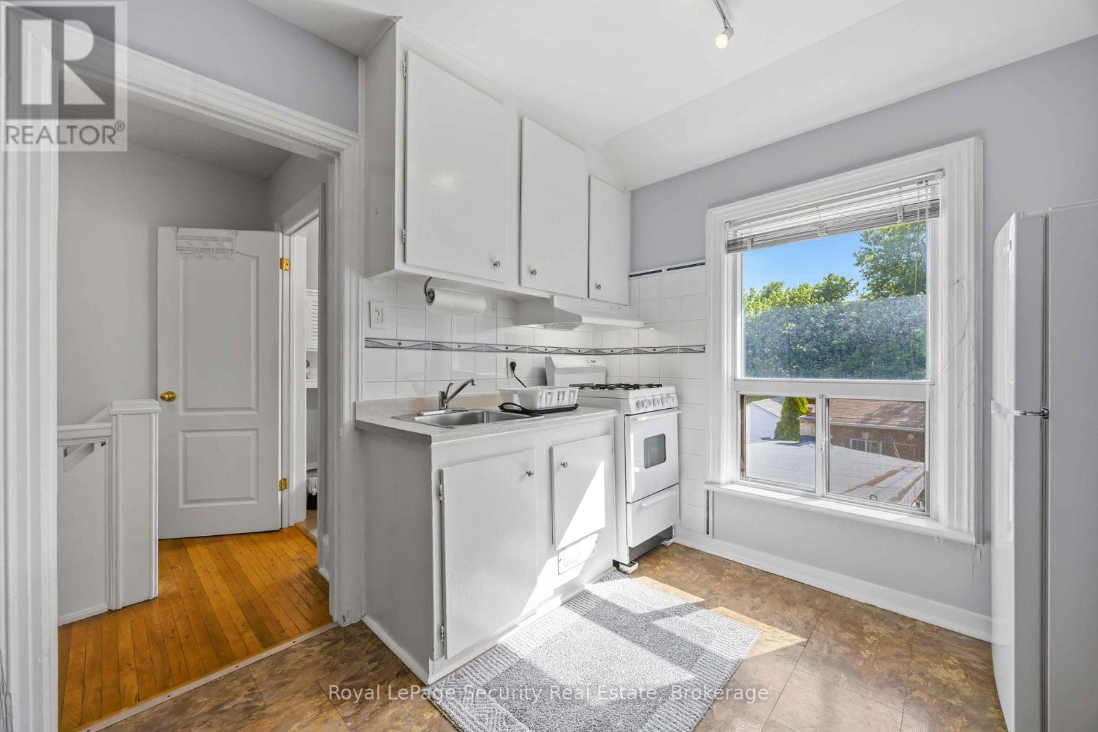 2nd Floor - 41 Prescott Avenue, Toronto, Ontario M6N 3G7 - Photo 13 - W13162138
