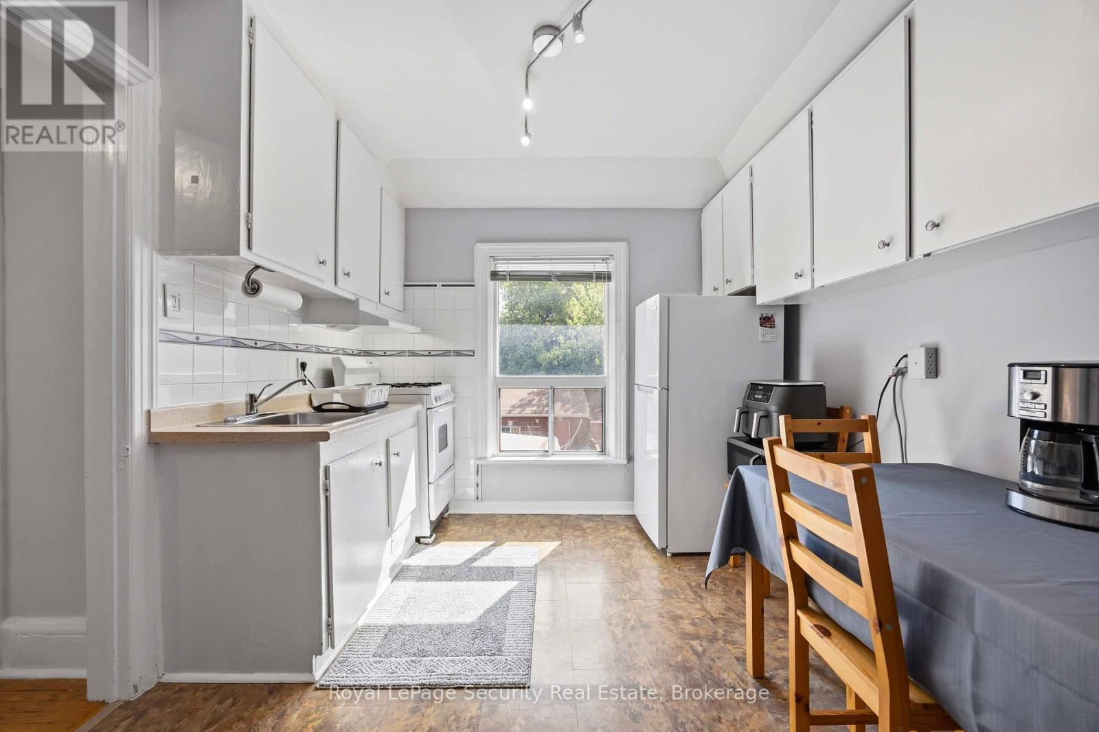 2nd Floor - 41 Prescott Avenue, Toronto, Ontario M6N 3G7 - Photo 15 - W13162138