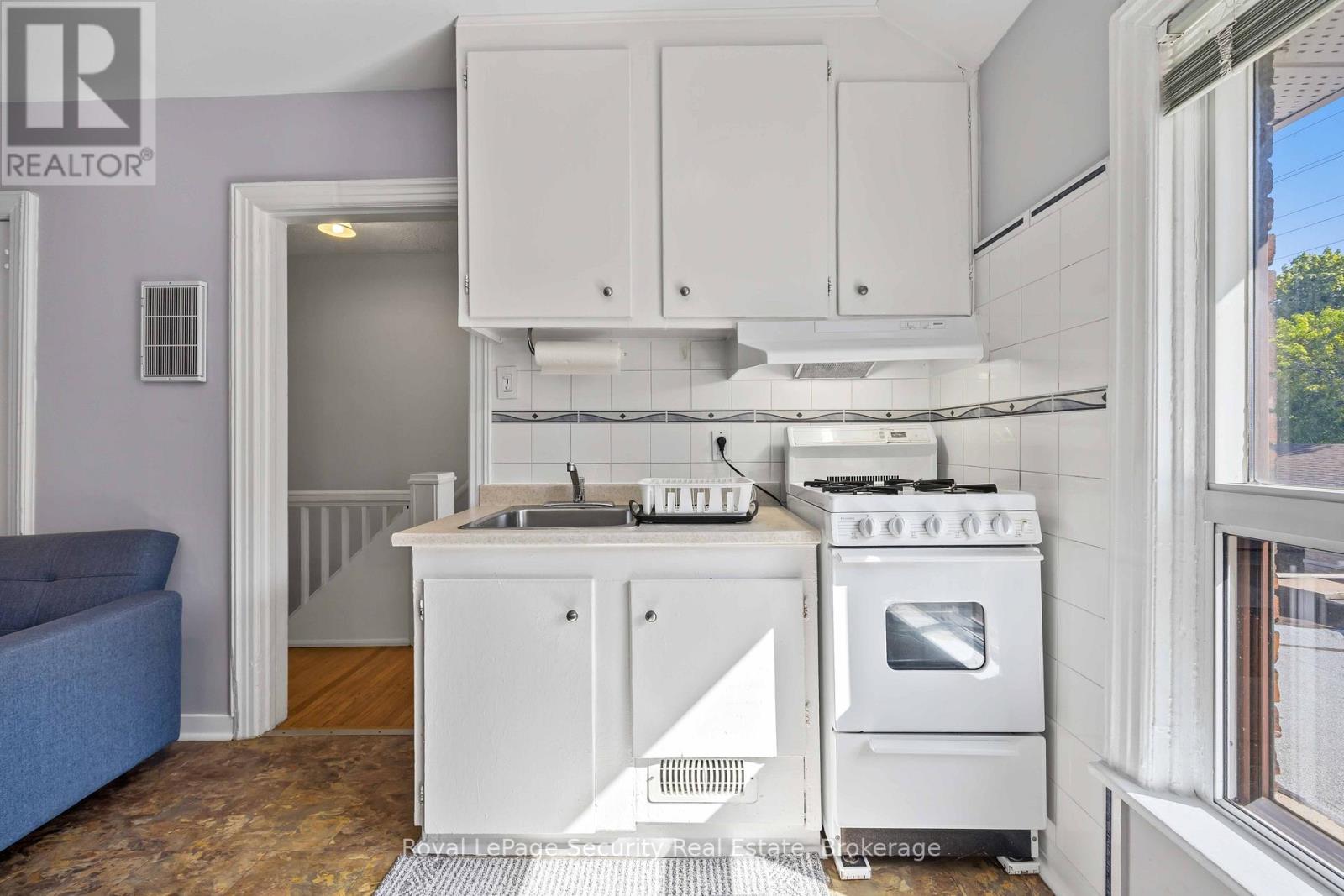 2nd Floor - 41 Prescott Avenue, Toronto, Ontario M6N 3G7 - Photo 16 - W13162138